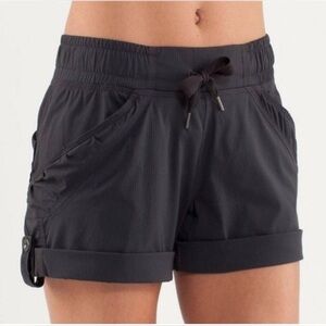 lululemon athletica Play in‎ the Sun Black Dance Studio Athletic Shorts Size 6